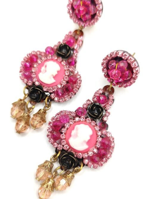 Pendientes de Fiesta Elvira – Pera Pequeña con Camafeo y Cristal Checo Hechos a Mano