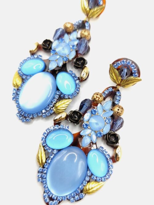 Pendientes Flamenca Claudia – Hoja con Cabuchones, Rosas y Cristal Checo Hechos a Mano