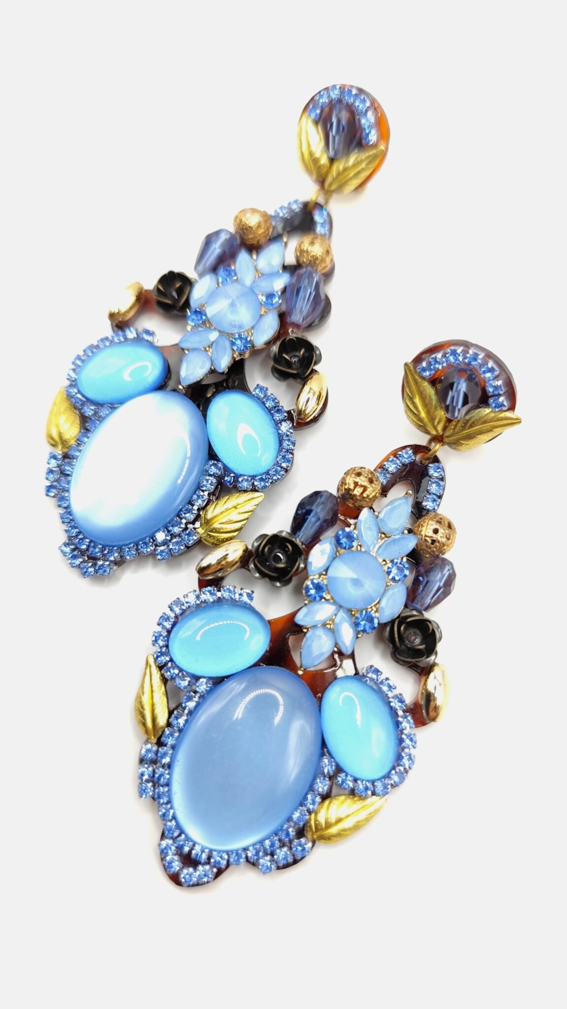 Pendientes Flamenca Claudia – Hoja con Cabuchones, Rosas y Cristal Checo Hechos a Mano