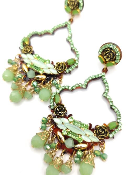 Pendientes de Fiesta Pilar – Doble V con Cristal Checo, Rosas y Lágrimas Hechos a Mano