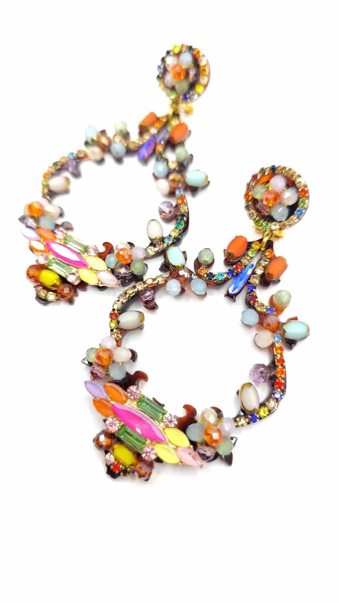 Pendientes de fiesta multicolor Ainhoa con base de carey, cristal de Murano y cristal checo